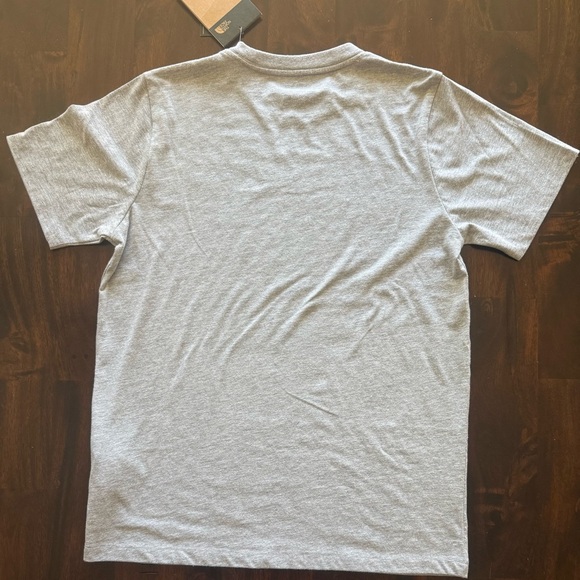 NWT Women’s The North Face Light Gray Short Sleeve Tee - Picture 2 of 3